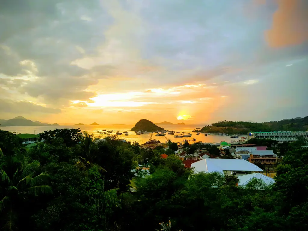 4D3N Explorer Tour (Islands & Trekking)